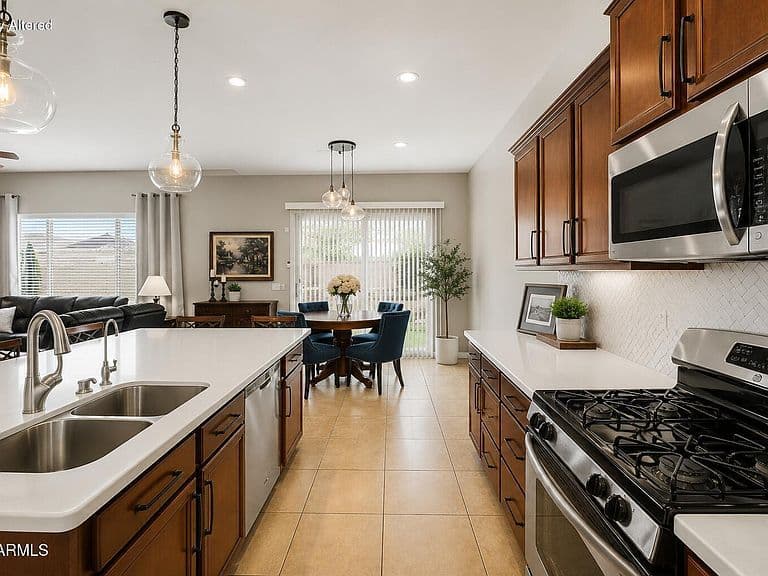 18205 W YOUNG Street photo 5