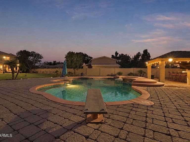 8382 W San Miguel Avenue photo 4