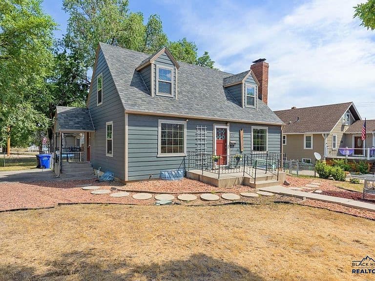 530 Saint Charles St photo 1
