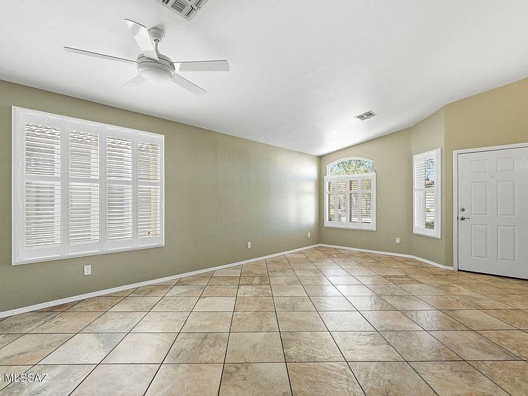 657 W Panorama Vista Dr photo 3