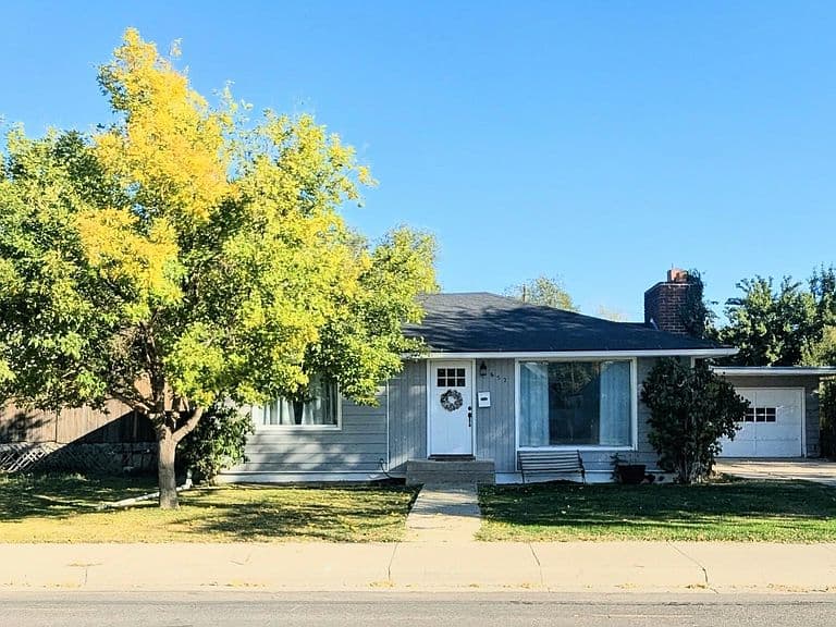 652 W Cedar St photo 1