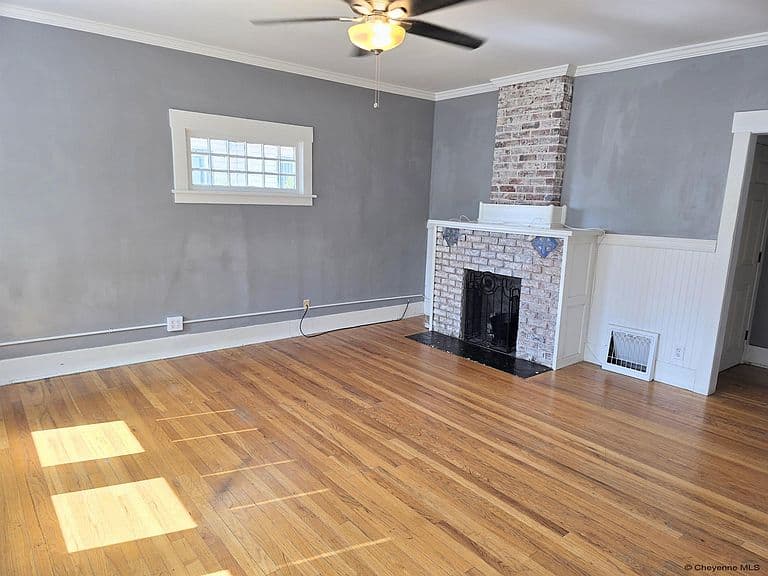 222 E Pershing Blvd photo 3