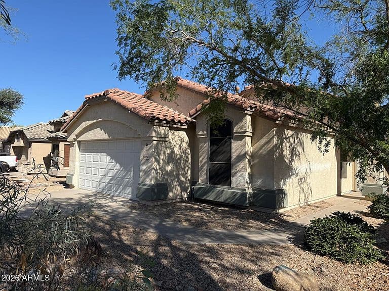 16214 W LATHAM Street photo 3