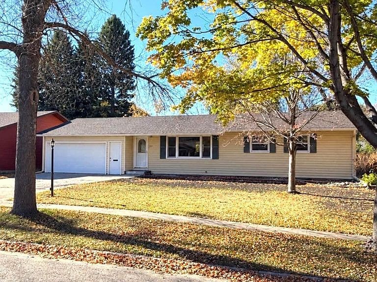 505 Maple Ln photo 1