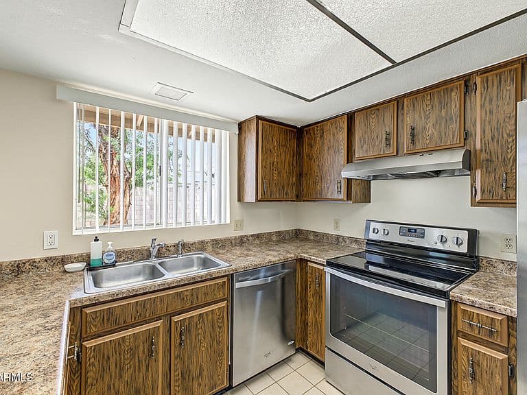 5712 E ESTRID Circle photo 3