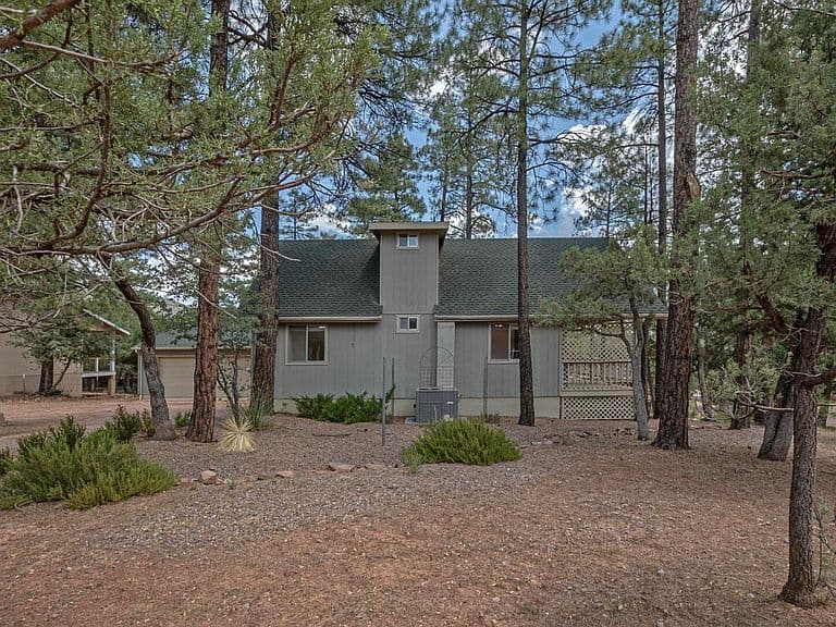 3943 N Pine Rd photo 1