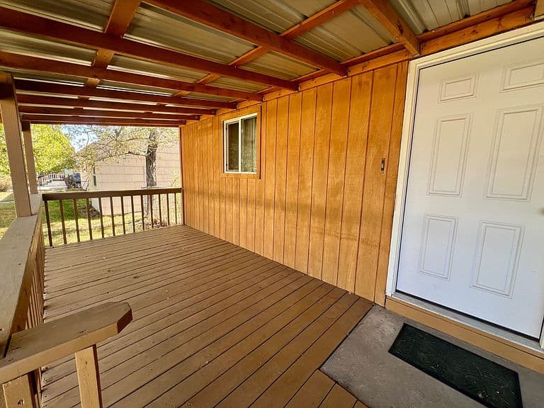 1303 Amoretti St photo 3