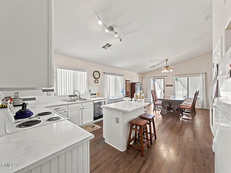 13862 N 148TH Avenue photo 5