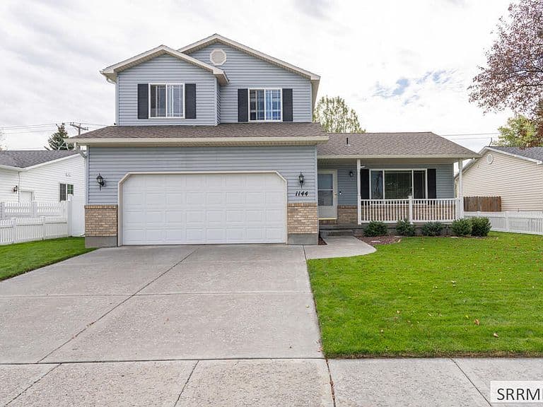 1144 Clarence Dr photo 1
