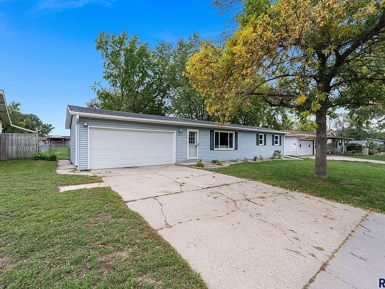217 N Needles Dr photo 3
