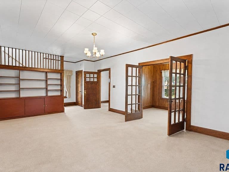 921 S Prairie Ave photo 4