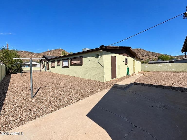 1517 W SAHUARO Drive photo 4