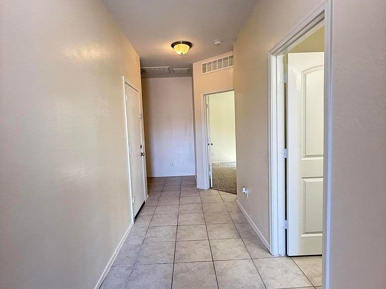 30895 W INDIANOLA Avenue photo 5