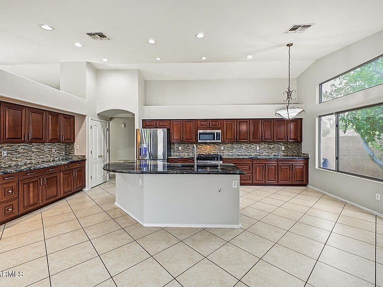 8838 W POTTER Drive photo 2