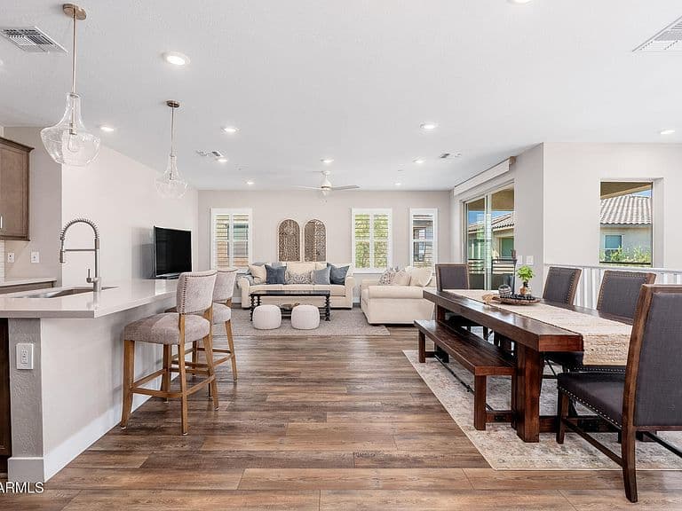 762 E GINKO Avenue #201 photo 1