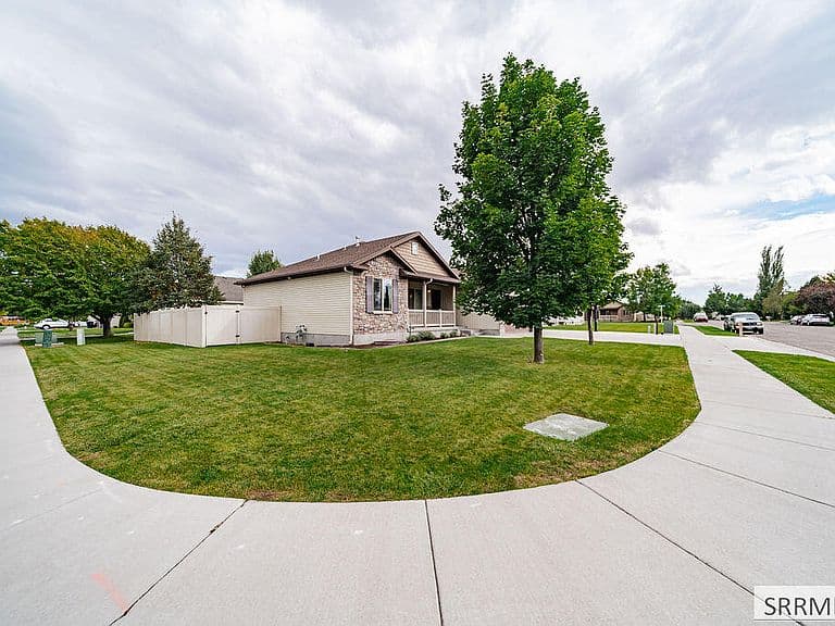 341 Oaktrail Dr photo 4