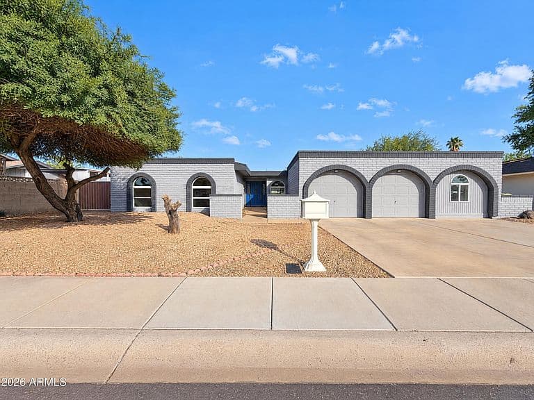 7723 N 46TH Drive photo 1