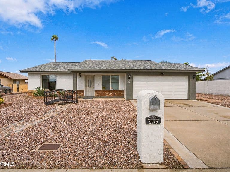2916 W MEADOW Drive photo 1