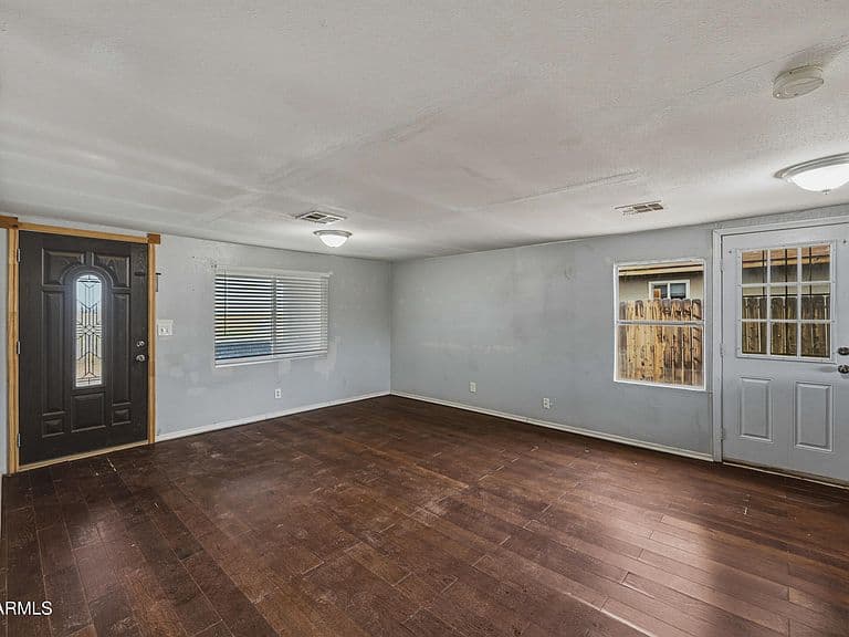 318 W 3RD Avenue photo 2