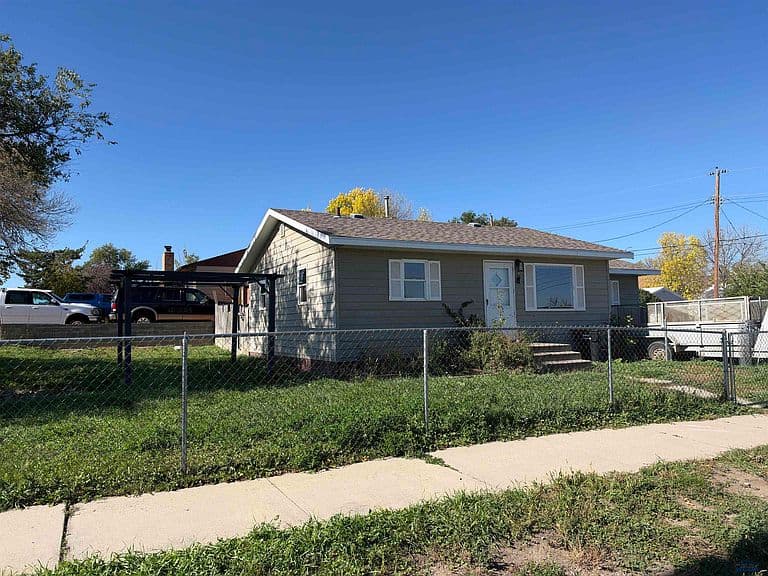 136 E Nowlin St photo 1