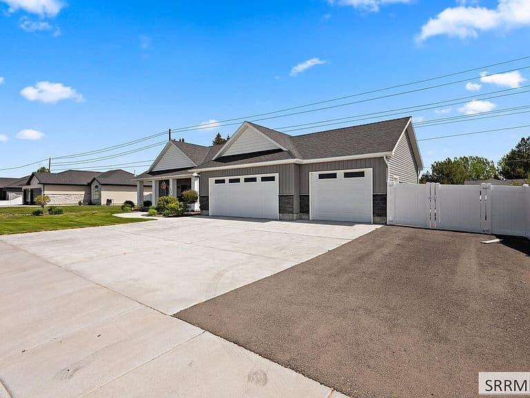775 Sunset Ct photo 3