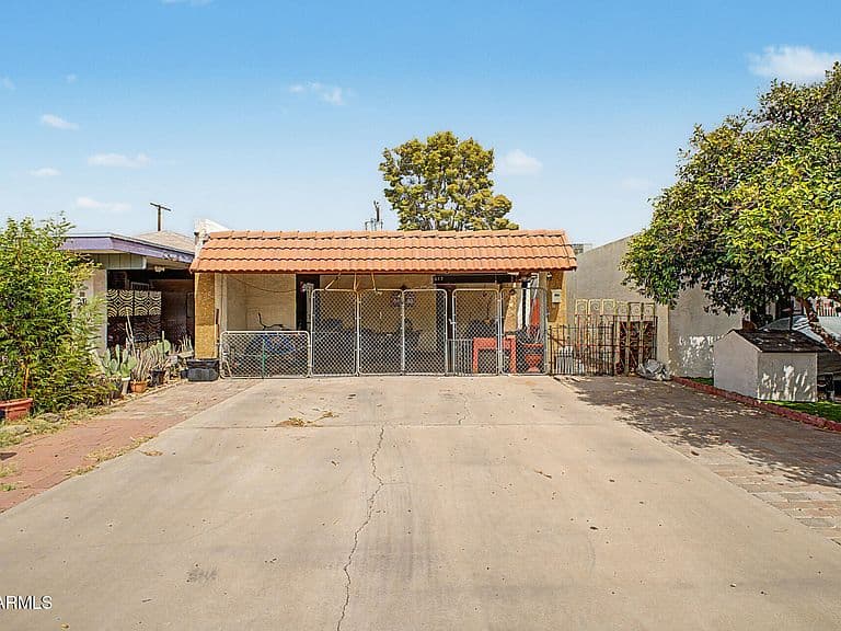 615 N HOBSON -- photo 1