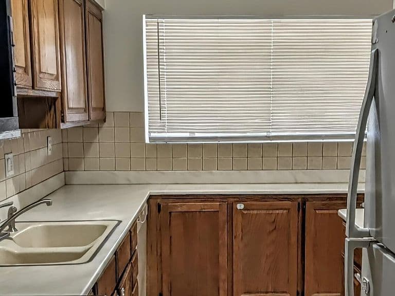3208 W WILLOW Avenue photo 4