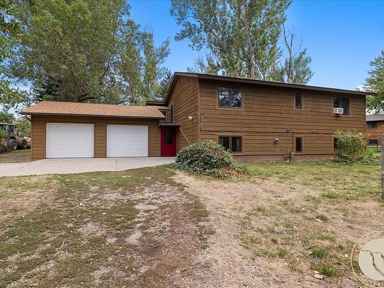 934 Marie Dr photo 1