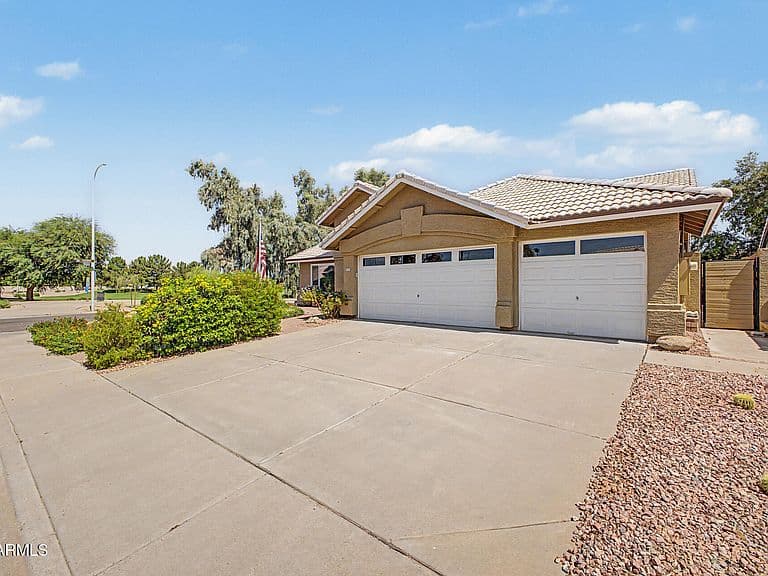 4890 W GERONIMO Street photo 4
