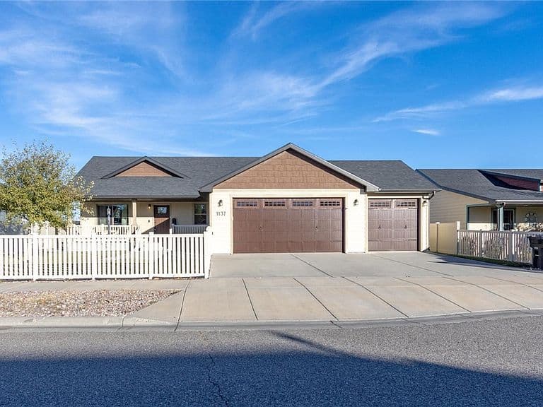 1137 Wilderness Dr photo 2