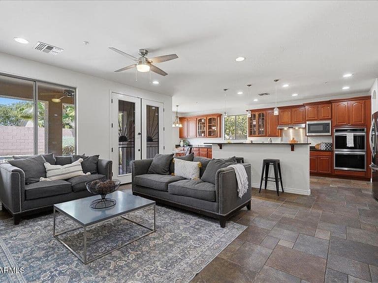15330 W ROMA Avenue photo 3