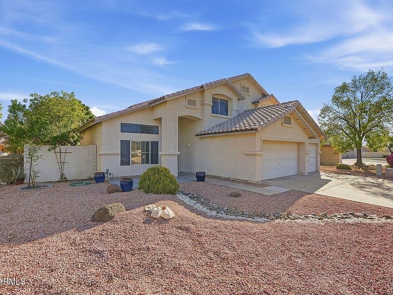 5335 W KERRY Lane photo 2