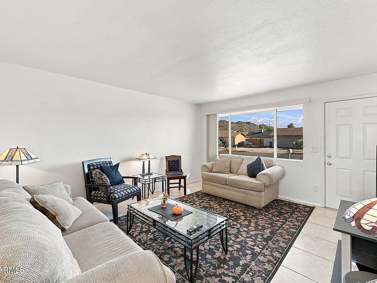 2158 E CLAIRE Drive photo 4