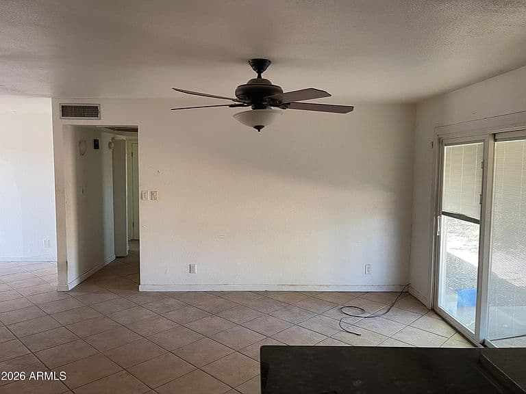 718 W STRAFORD Drive photo 3