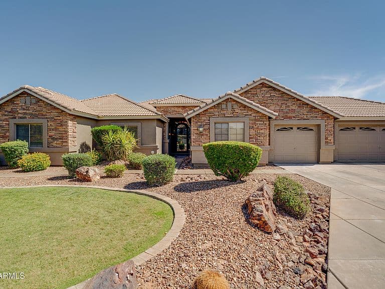 4335 E FOX Circle photo 2