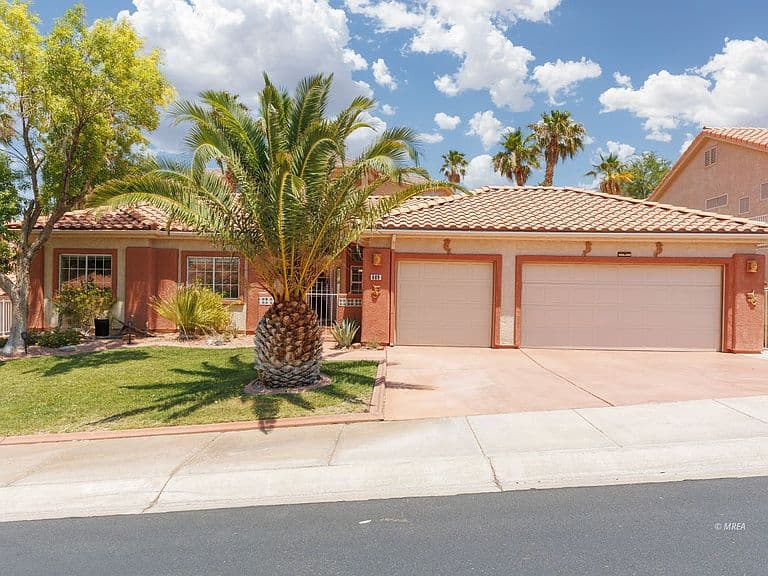 689 Rancho Cir photo 2