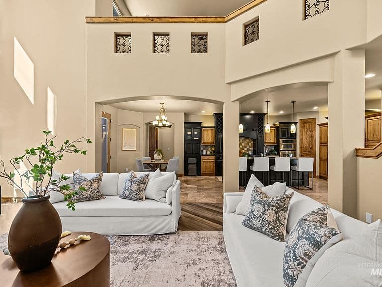 825 E Rubicon Dr photo 4