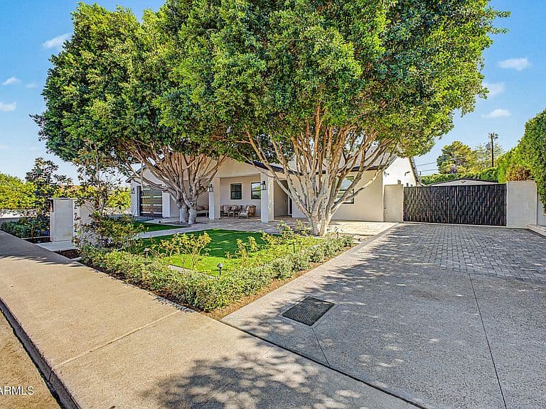 2225 E AMELIA Avenue photo 3