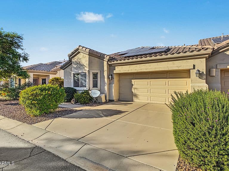 1544 E LAUREL Drive photo 3