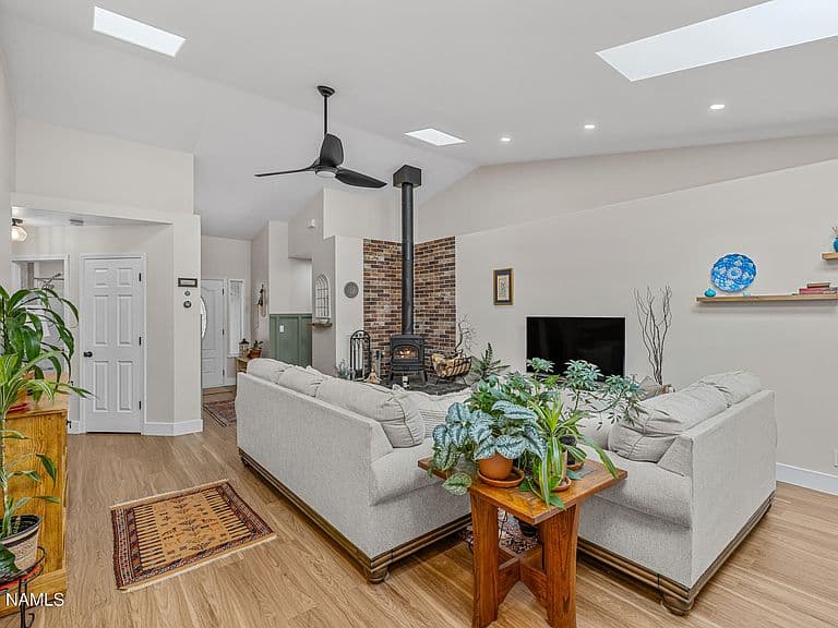 38 E Mohawk Dr photo 5