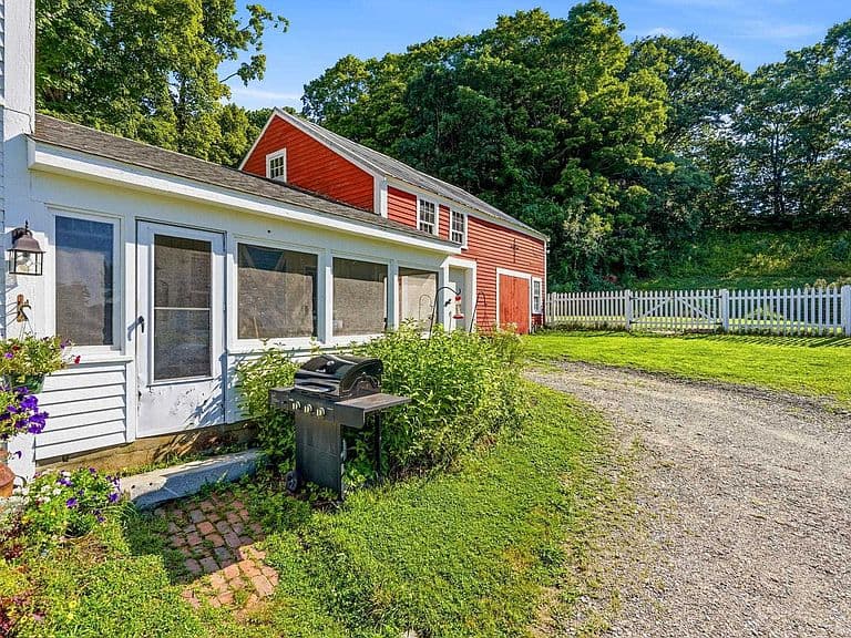 531 Sanborn Road photo 3