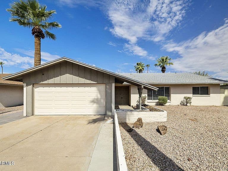 1732 E HERMOSA Drive photo 2