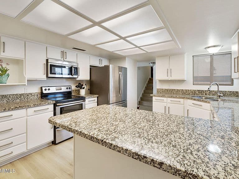 1921 E GEMINI Drive photo 2