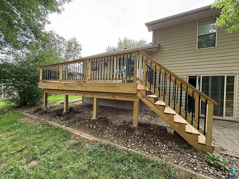 604 N Sandberg Dr photo 2