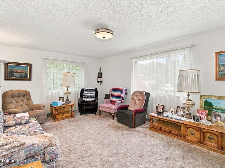 6936 W Trevor St photo 4