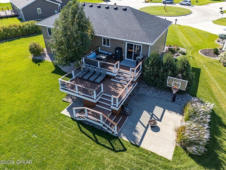 3934 Cedar Cir photo 2