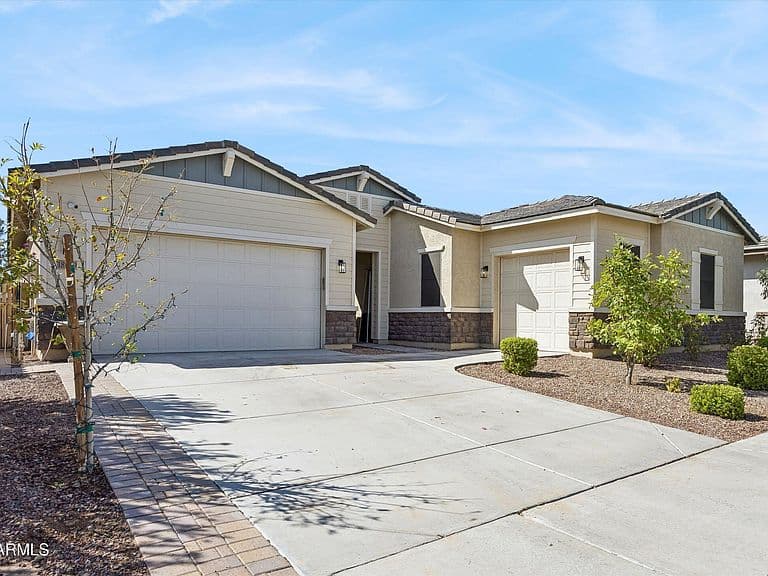 18229 W READE Avenue photo 1