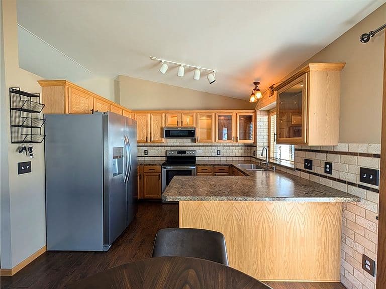 366 Waterton Way photo 5