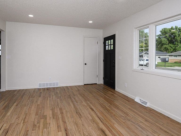 335 W Ingals Ave photo 2
