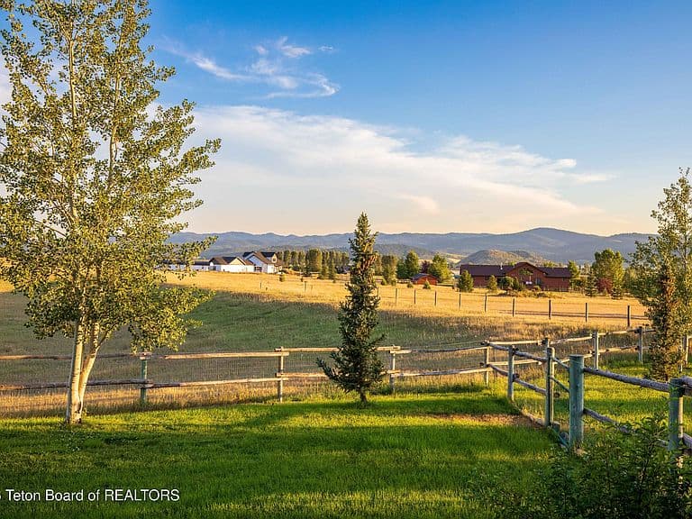 247 Freedom Ln photo 5